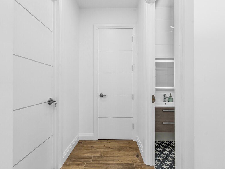 More Photos Of 541 Queen St E, Toronto Storefront For Lease