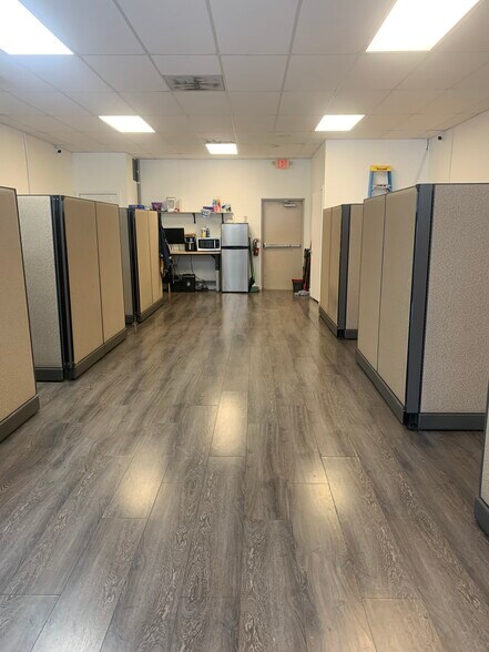 More Photos Of 8455-8471 W Oakland Park Blvd, Sunrise Office For Lease