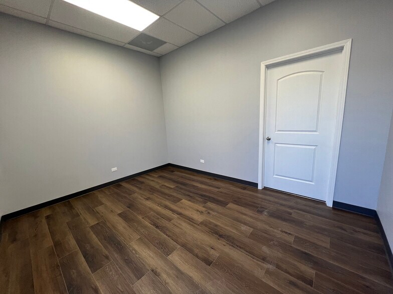 More Photos Of 858-889 N Central Ave, Wood Dale Warehouse For Lease