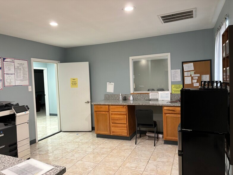 More Photos Of 722 Fairmont Pky, Pasadena Warehouse For Lease