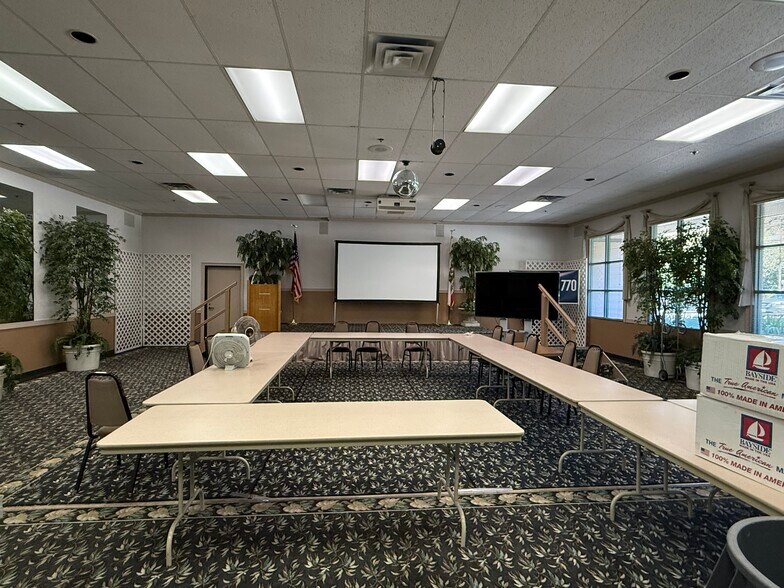 More Photos Of 816 Camarillo Springs Rd, Camarillo Medical For Lease