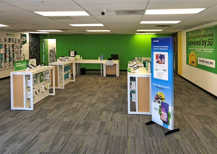 More Photos Of 3200 Coors Blvd NW, Albuquerque General Retail For Sale