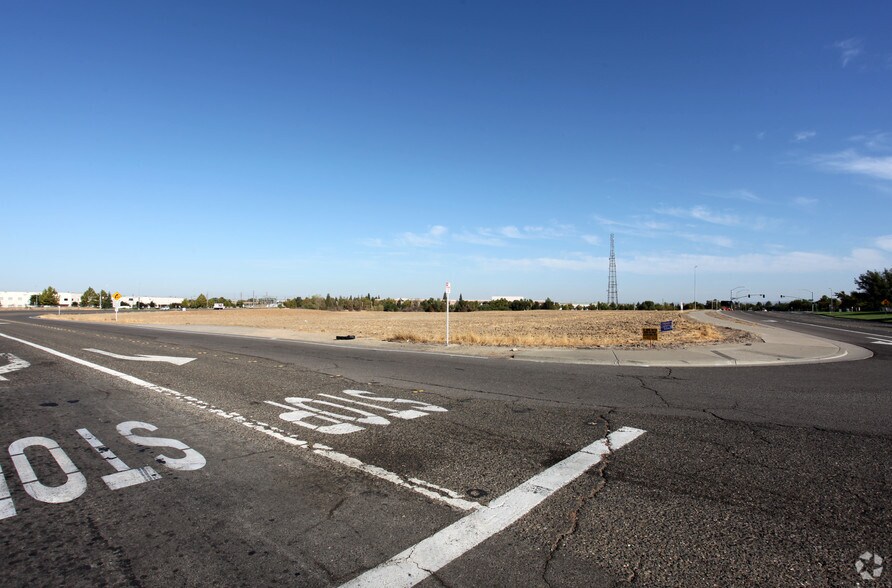 More Photos Of 8150 Industrial Ave, Roseville Land For Sale