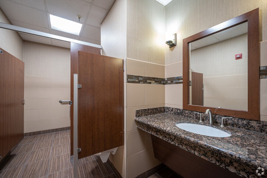 More Photos Of 7515 S Main St, Houston Medical For Lease