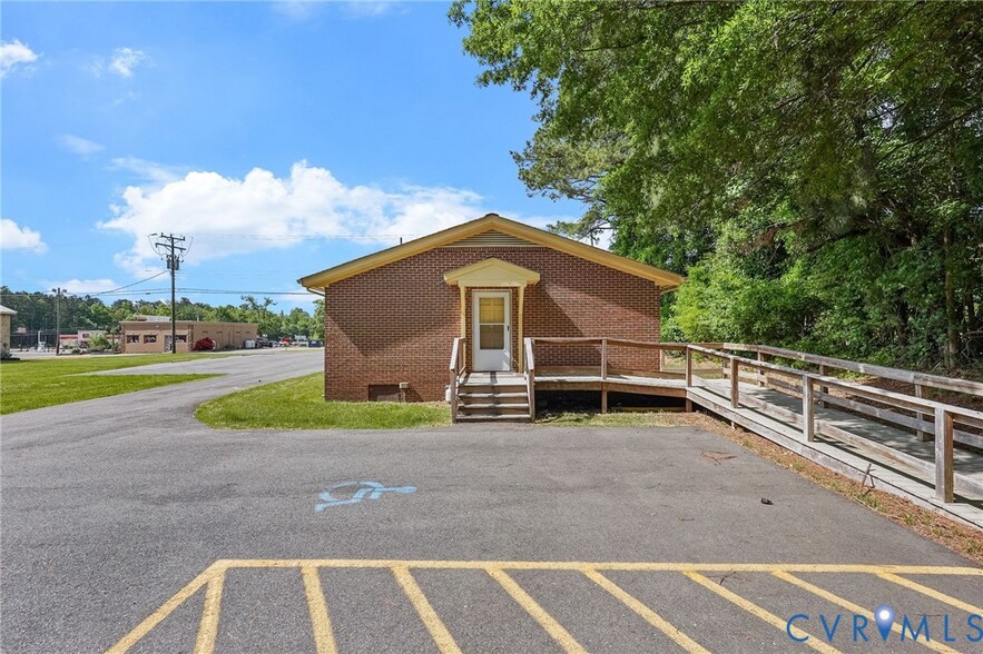 More Photos Of 10806 Rives Ave, Mc Kenney Medical For Sale