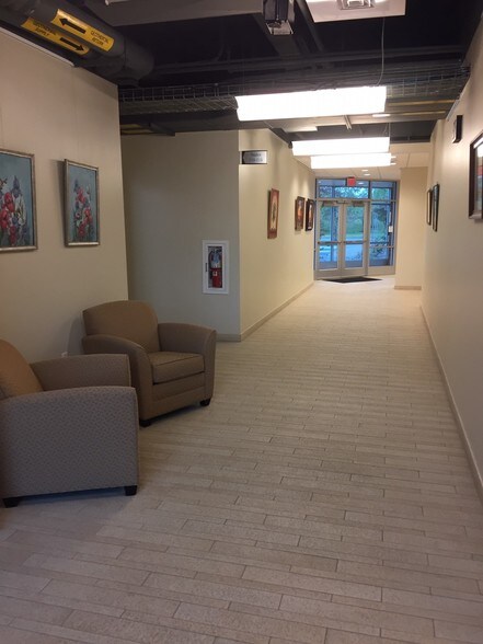 More Photos Of 187 Northpointe Blvd, Freeport Research And Development For Lease