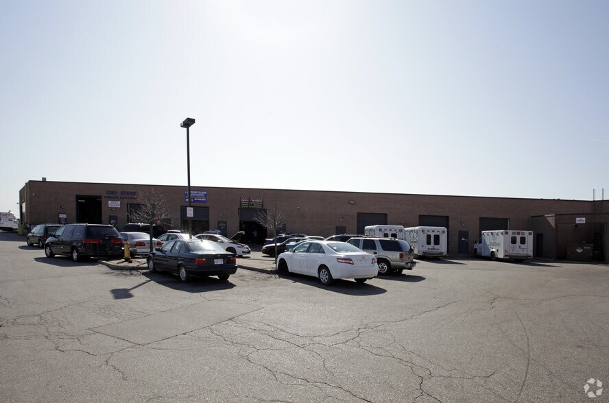 More Photos Of 2305 Markham Rd, Toronto Light Distribution For Lease