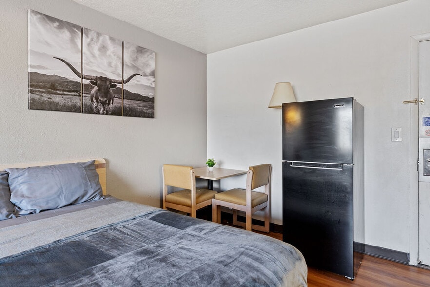 More Photos Of 261 Bear River Dr, Evanston Hotel For Sale