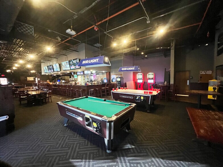 More Photos Of 14306-14342 U St, Omaha Freestanding For Sale