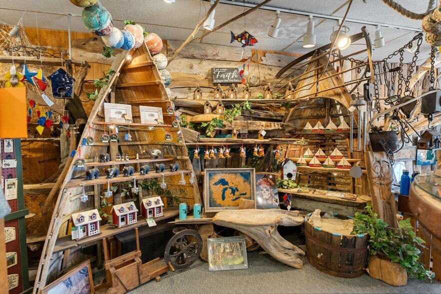 More Photos Of 311 E Central Ave, Mackinaw City Storefront For Sale