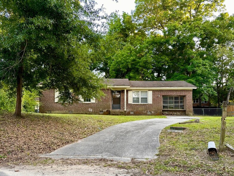 Primary Photo Of 1141 Bonnie Ln, Mount Pleasant Apartments For Sale