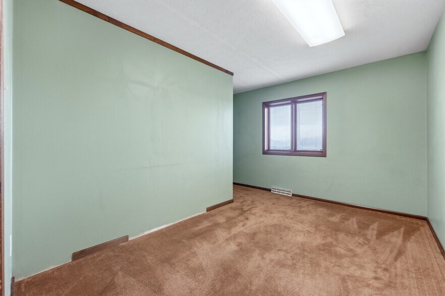 More Photos Of 3201 E Center St, Warsaw Office For Sale