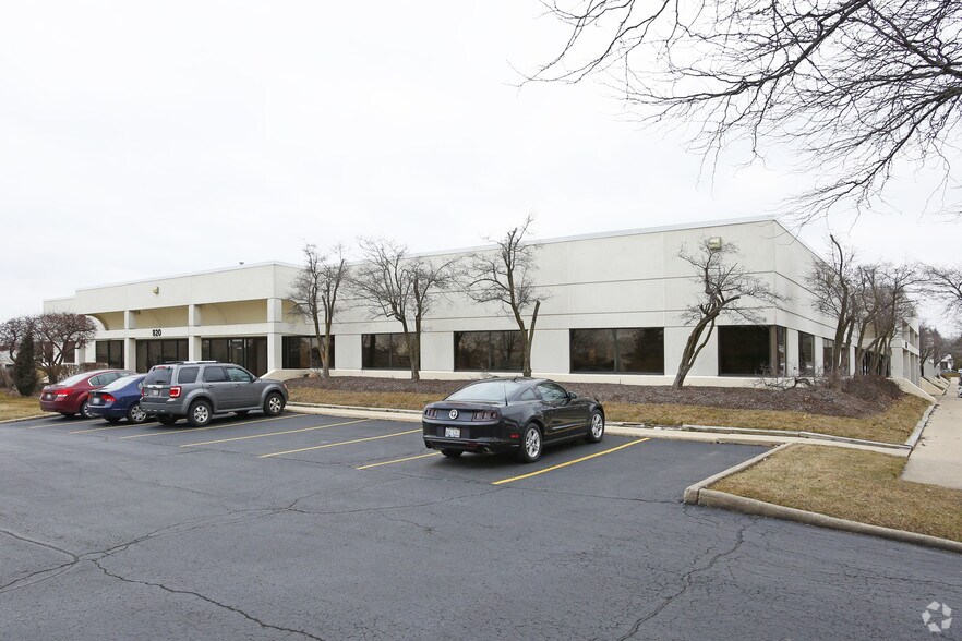 More Photos Of 818-890 Oak Creek Dr, Lombard Showroom For Lease