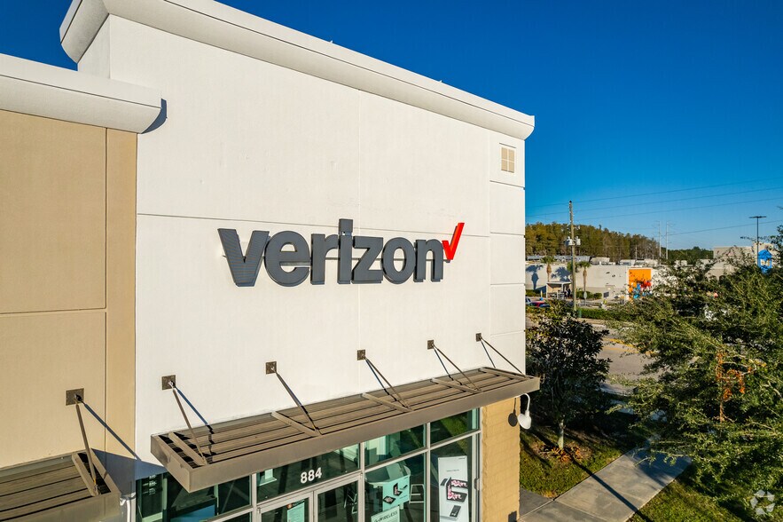 More Photos Of 852-884 E Tarpon Ave, Tarpon Springs General Retail For Lease