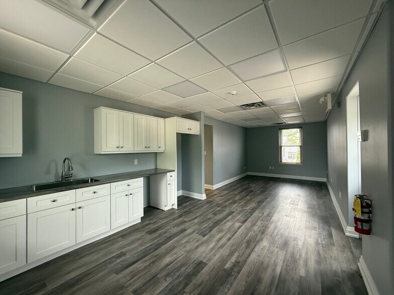 More Photos Of 361 King St, Midland Office For Lease