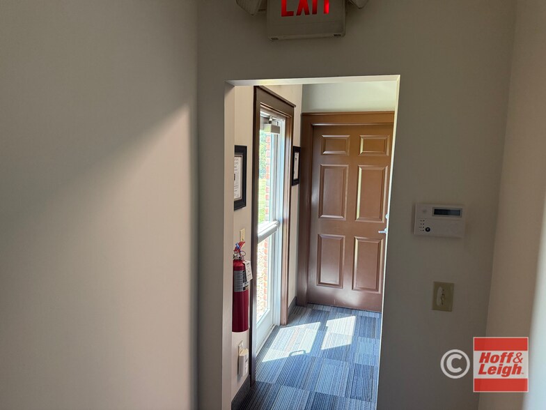 More Photos Of 1680 Industrial Pky, Brunswick Office For Sale