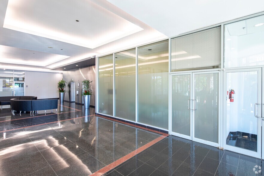 More Photos Of 100 York Blvd, Richmond Hill Office For Lease