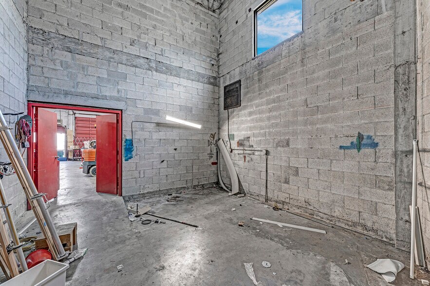 More Photos Of 6850 NW 74th St, Medley Warehouse For Sale