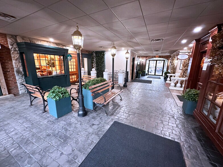 More Photos Of 6641 N High St, Worthington Office For Lease