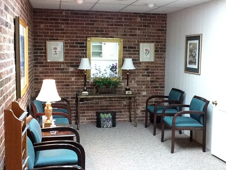 More Photos Of 2601 Oakcrest Ave, Greensboro Medical For Lease