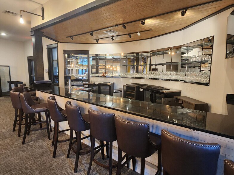 More Photos Of 250 Bordeaux Dr, Thomson General Retail For Sale