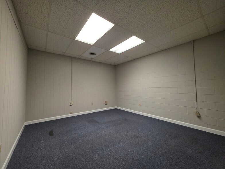 More Photos Of 404 St Andrews Dr, Greenville Office For Lease