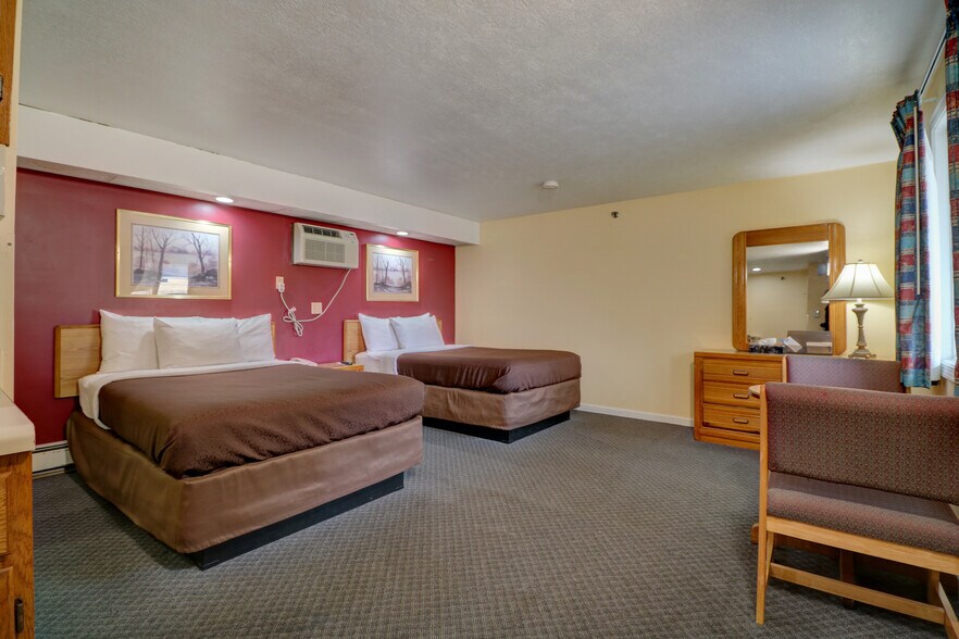 More Photos Of 21 Ocean Park Rd, Saco Hotel For Sale