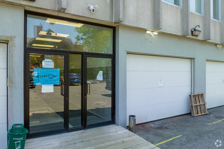 More Photos Of 230 Lakeshore Rd E, Mississauga Coworking Space