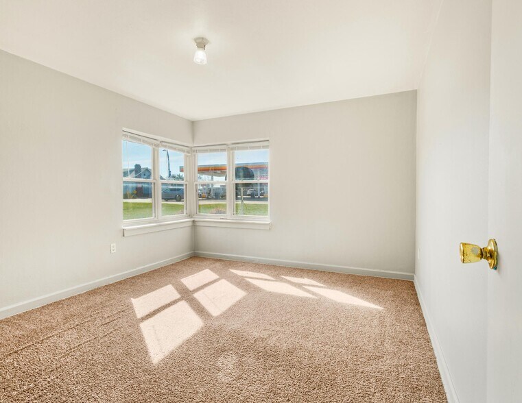 More Photos Of 924 State St, Bettendorf Multifamily For Sale