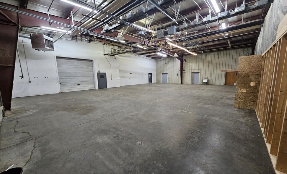 More Photos Of 22011-22043 Industrial Blvd, Rogers Light Manufacturing For Lease