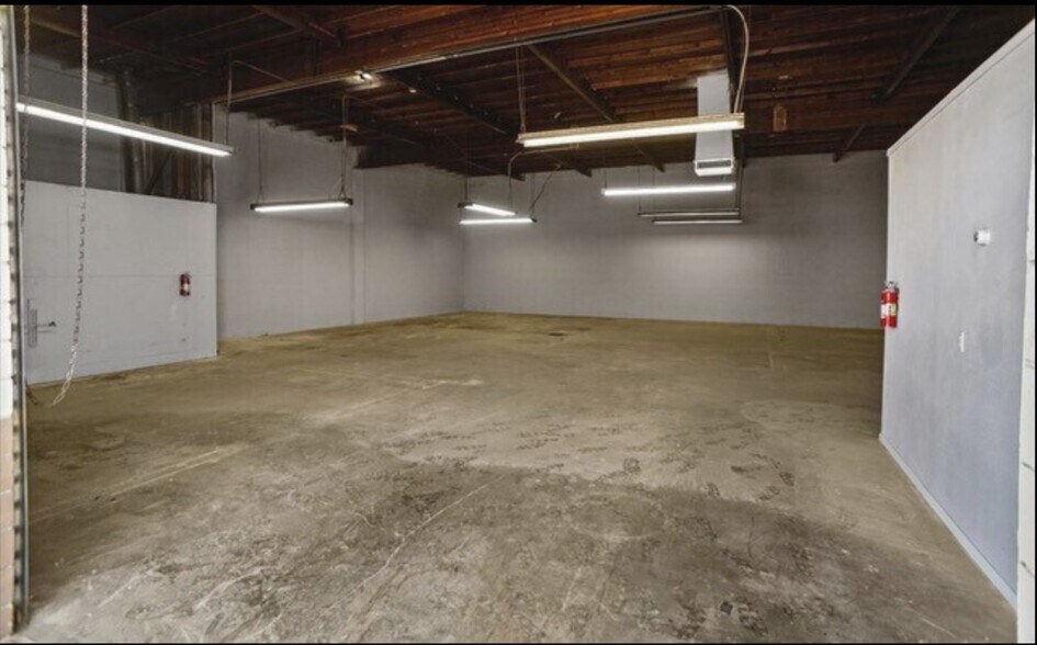 More Photos Of 12455 Branford St, Pacoima Warehouse For Lease