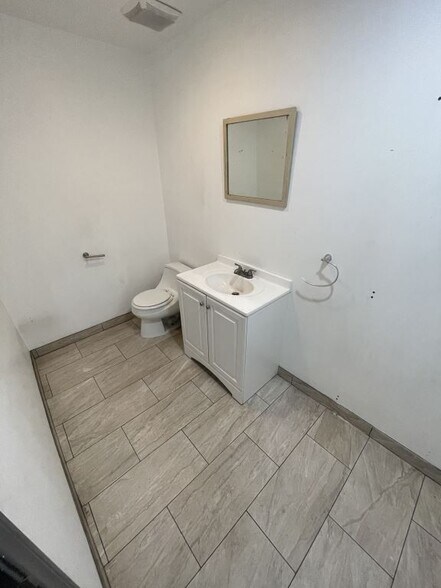 More Photos Of 6450 Bellingham Ave, North Hollywood Storefront Retail Office For Lease