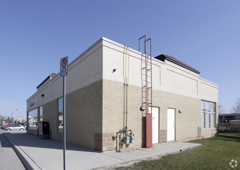 More Photos Of 2450 Neyagawa Blvd, Oakville Freestanding For Lease