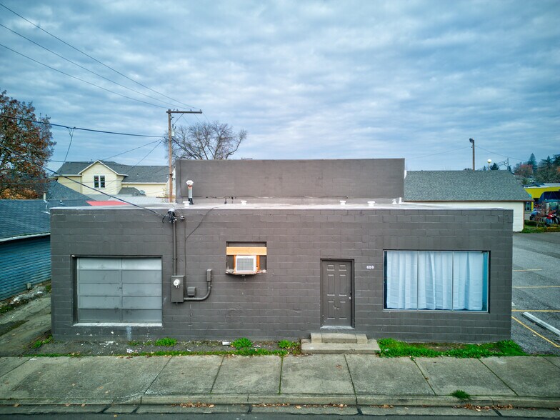 More Photos Of 1560 SE Stephens St, Roseburg Freestanding For Sale