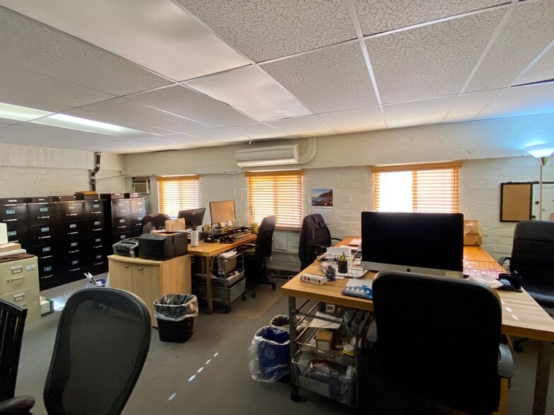 More Photos Of 826 Pico Blvd, Santa Monica Storefront For Sale