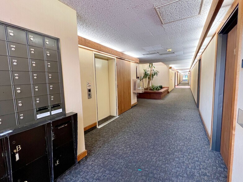 More Photos Of 12280 Saratoga-Sunnyvale Rd, Saratoga Office For Sale