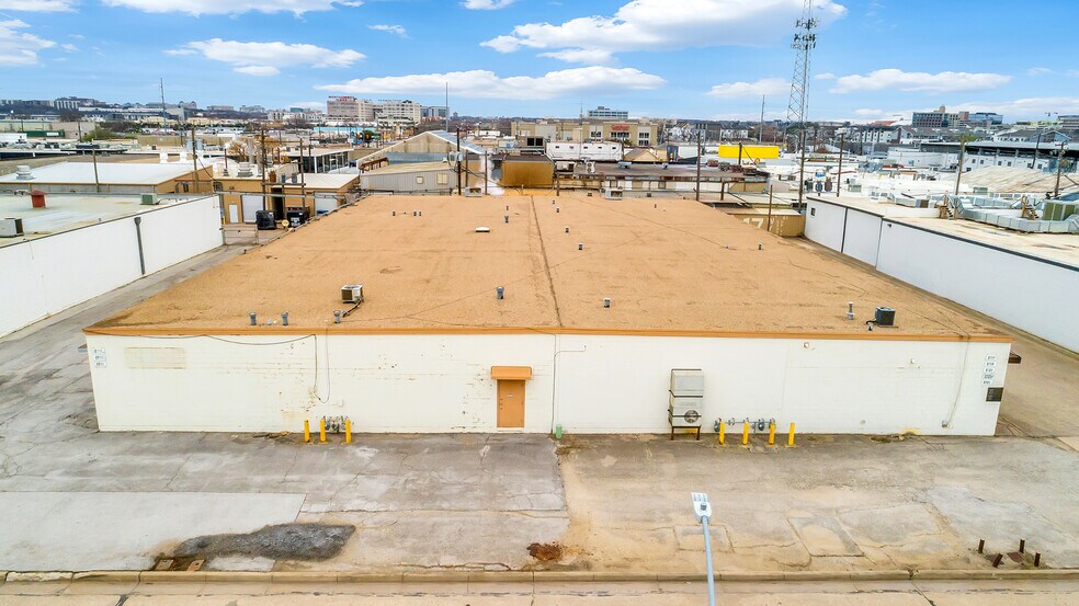 More Photos Of 2711-2725 Cullen St, Fort Worth Distribution For Lease