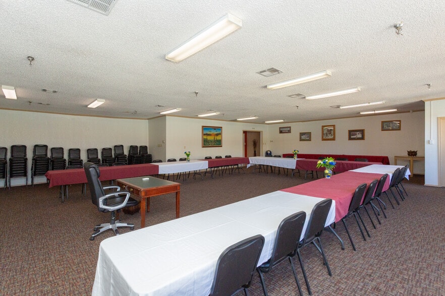More Photos Of 2803 W 2nd St, Roswell Hotel For Sale