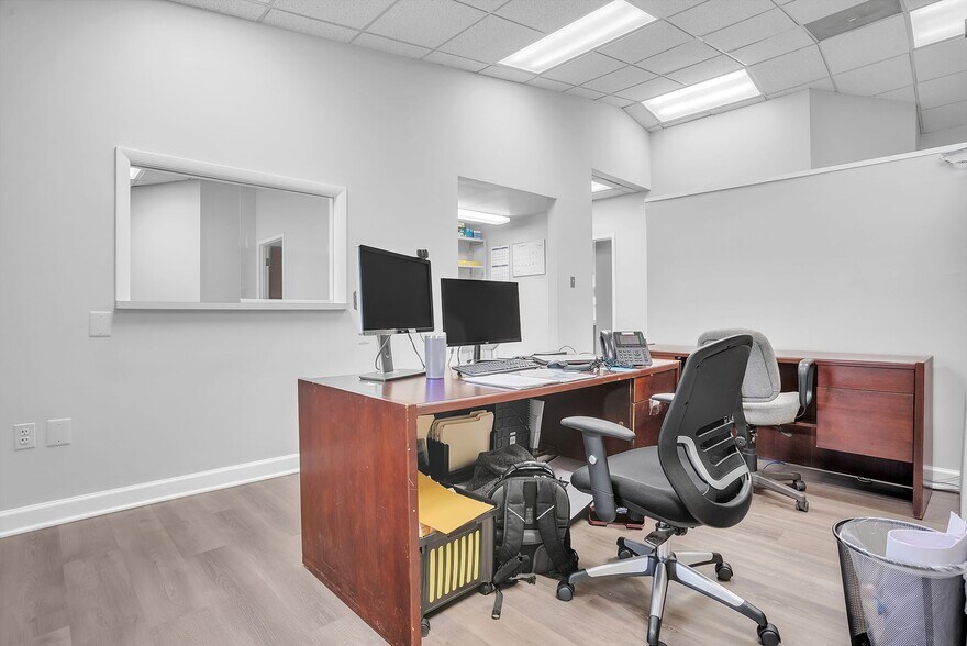 More Photos Of 4609 Pinecrest Office Park Dr, Alexandria Medical For Sale