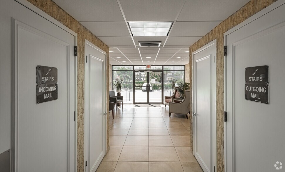 More Photos Of 618 US Highway 1, North Palm Beach Medical For Lease