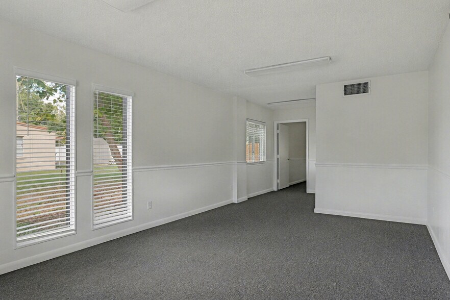 More Photos Of 1701-1709 Rogero Rd, Jacksonville Office Residential For Sale