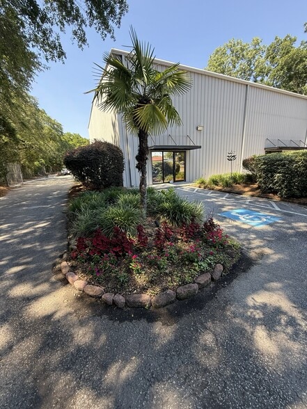 More Photos Of 1384 Remount Rd, Charleston Manufacturing For Lease