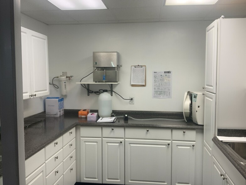 More Photos Of 32 Erie St N, Massillon Storefront Retail Office For Sale