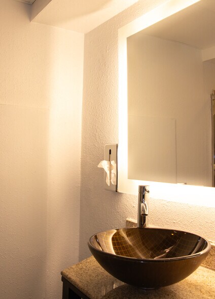 More Photos Of 215 E Walworth Ave, Delavan Hotel For Sale