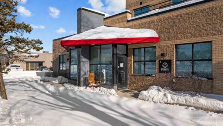 More Photos Of 2145 Dunwin Dr, Mississauga Office For Sale