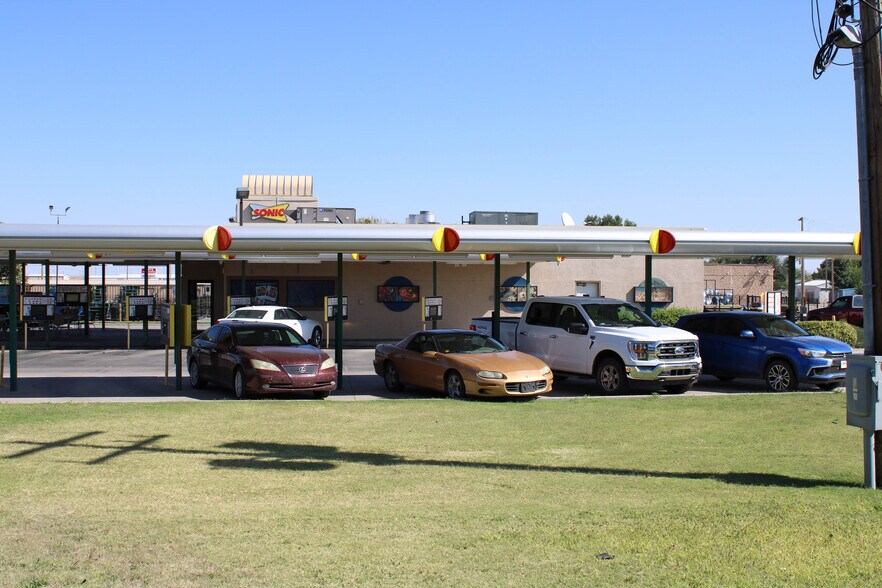 More Photos Of 451 E Oklahoma Ave, Ulysses Fast Food For Sale
