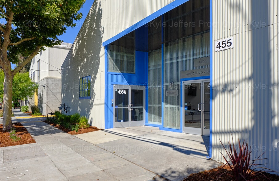 More Photos Of 455 Portage Ave, Palo Alto Research And Development For Lease