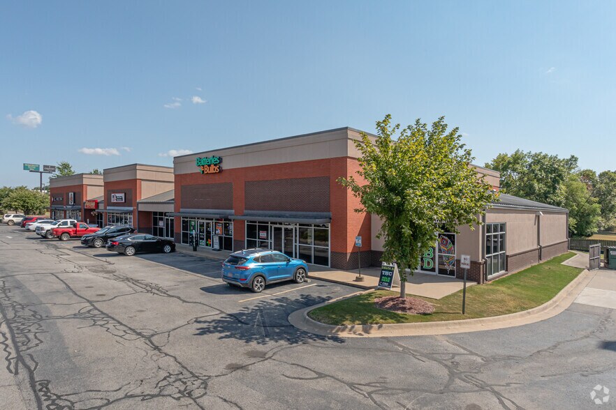More Photos Of 4500 W Walnut St, Rogers Department Store For Lease