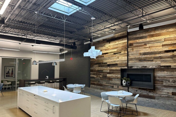 More Photos Of 1101 W Thorndale Ave, Itasca Manufacturing For Lease