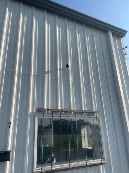 More Photos Of 307 NW 5th St, Pryor Industrial For Sale